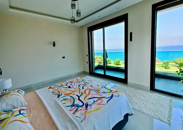 Luxury Seaview With 9000 M2 Access Alanya