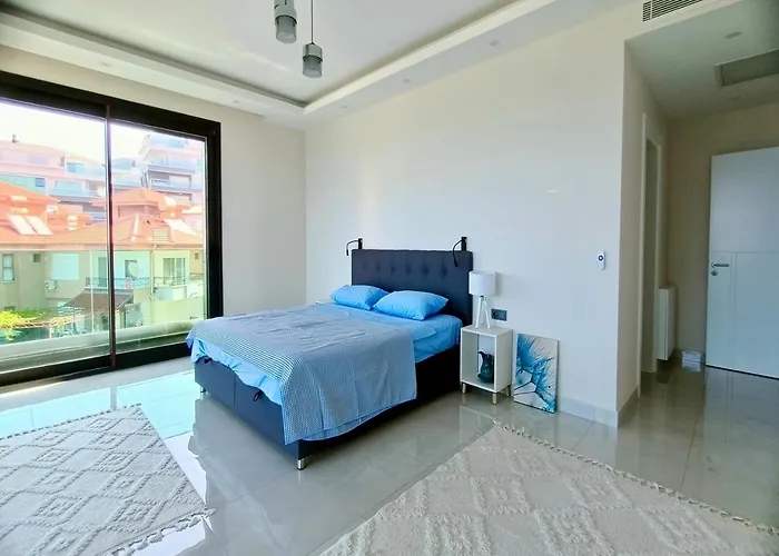 Villa Luxury Seaview With 9000 M2 Access Alanya