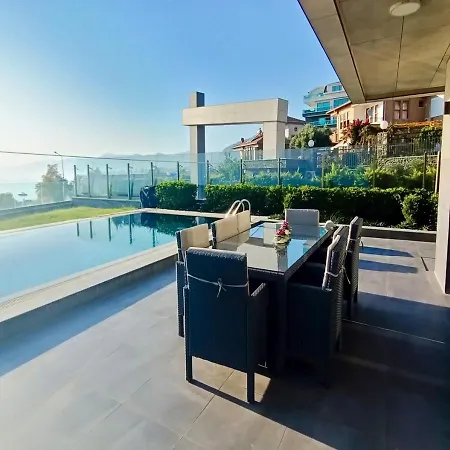 Luxury Seaview With 9000 M2 Access فيلة