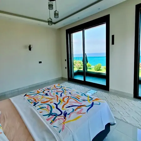 Luxury Seaview With 9000 M2 Access ألانيا