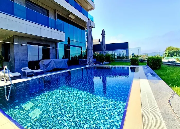 Luxury Seaview With 9000 M2 Access Alanya