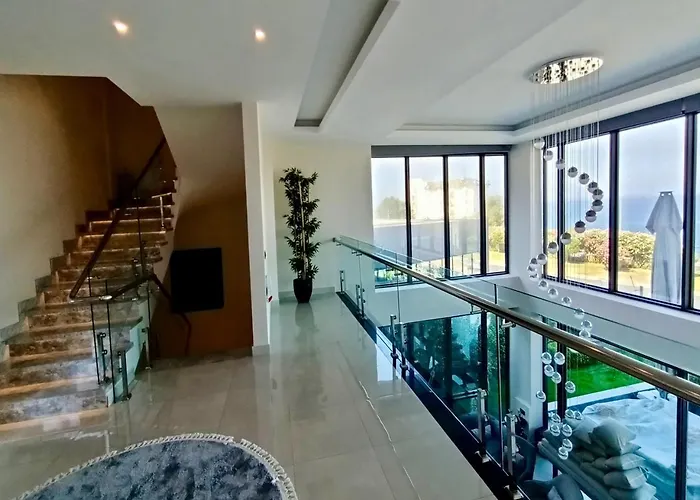 Luxury Seaview With 9000 M2 Access Villa Alanya