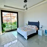 Luxury Seaview With 9000 M2 Access ヴィラ