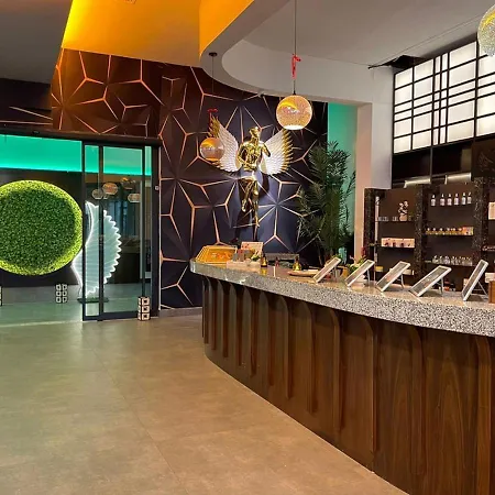 Luxury Seaview With 9000 M2 Access Alanya