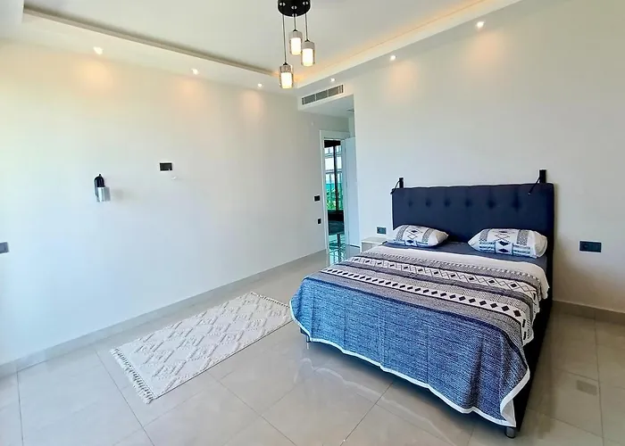 Luxury Seaview With 9000 M2 Access * Алания