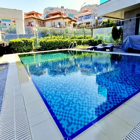 Luxury Seaview With 9000 M2 Access Alanya